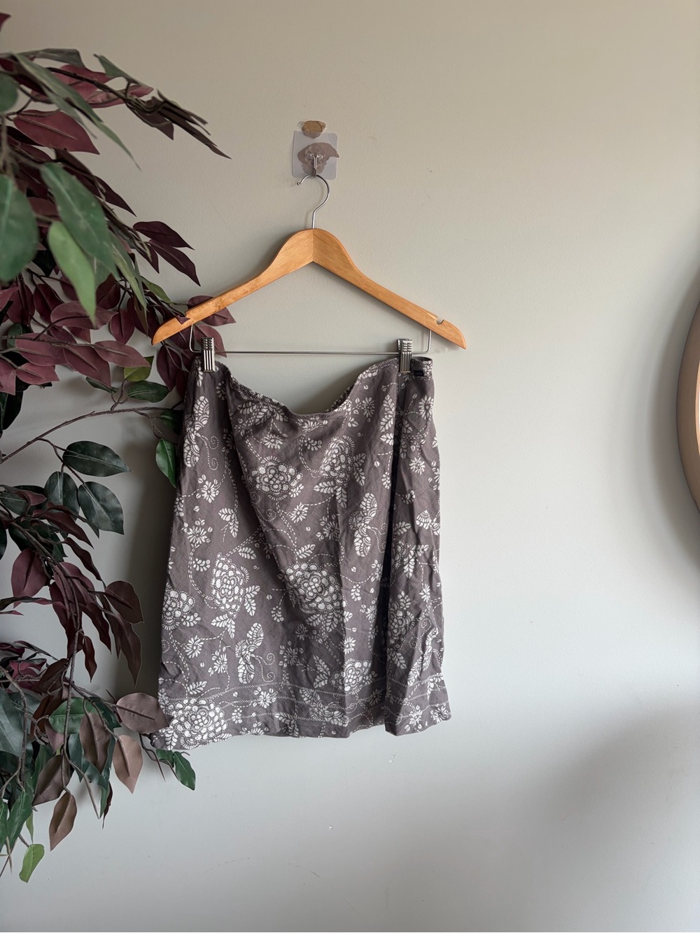 Columbia Midi linen Skirt in Gray Floral Print
